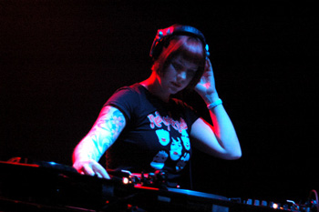 Elektrotechnoens førstedame <b>Miss Kittin</b> leverte ett heftig DJ-sett da hun spillte på Blås berlinske vennskapsklubb Maria am Ostbahnhof fredag kveld.